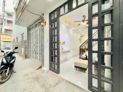 Vài bước chân ra mặt tiền - nguyễn duy cung - nhà mới đẹp ở ngay
