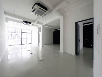 Ngang 7m trống suốt - trần cao 4m – số 51 nguyễn văn mai, quận 3