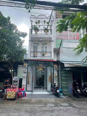 Nhà Mặt Tiền. 60m2. trệt lầu. sân thượng. kinh doanh buôn bán. chỉ 6.6