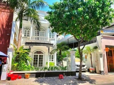 Biệt thự pháp nhưng không cổ – một đời chủ giữa lòng quận 1 – 9x25m