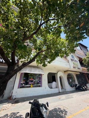 Cho thuê nhà 4 tầng mặt tiền 2/9 sầm uất , ngang 13m , dtsd 800m2
