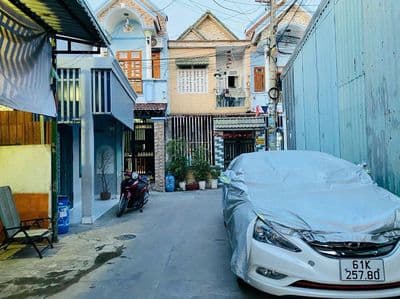 Bán nhà cấp 4 gắc lửng giá Rẻ ngay trung tâm phường Dĩ An