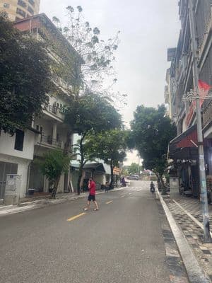 Bán nhà An Dương Vương, Tây Hồ, ô tô vào nhà, 140m2, 25 tỷ