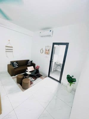Cho thuê căn hộ full đồ ở luôn, thang máy, ban công, bếp tách riêng, ô