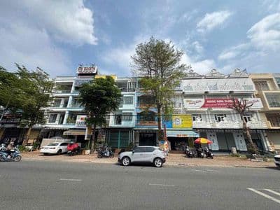 Chủ gửi cho thuê nhà trệt 3 lầu mới đẹp mặt tiền hướng ql1a