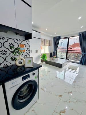 Cho thuê nhà mới tinh 242 Đường Láng, full đồ, ban công riêng