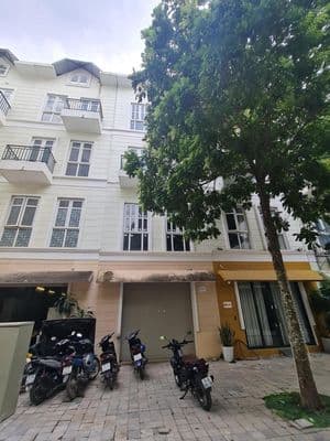 Cho thuê nhà 100m2, 4.5 tầng, 12tr/tháng