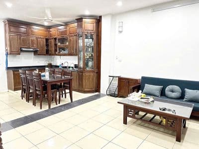 Cho thuê nhà nguyên căn ngõ 1295 Giải Phóng, ô tô đỗ cửa