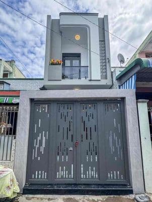 Bán nhà lầu mới 100% có 3 p ngủ lộ oto cách vincom hùng vương 100m