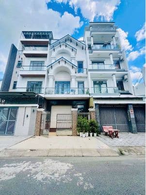 Cho thuê nhà trệt 3 lầu vị trí đẹp, mới - full máy lạnh - kdc nam long