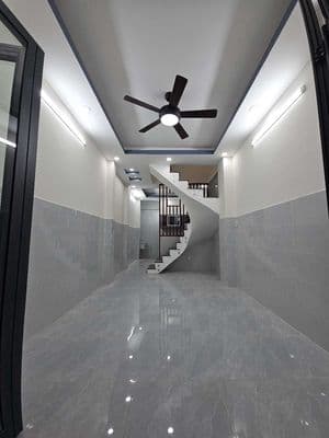 Nhà đẹp 2 lầu kiên cố 4 phòng ngủ