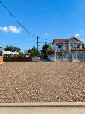 Đất ngộp 5,5*18m có 2 mặt tiền trước sau. Gần UBND xã XTS