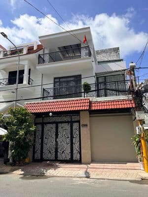 Bán Nhà Ngang 8m Cạnh Công Viên Bình Phú