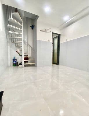 Cho thuê căn nhà 3 tầng - mặt tiền hồ thị kỷ quận 10 - giá 15tr/th