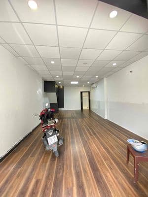 Cho thuê nhà nc mặt tiền trần quang cơ q.tân bình cách cách chợ 200m