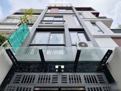 Nhà đẹp 5 tầng Huỳnh Văn Bánh - 30m2, 3 phòng, 4 WC, ST.