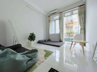 Cho thuê căn hộ 2PN ban công lớn ngay cổng sau Đại Học văn lang cs3