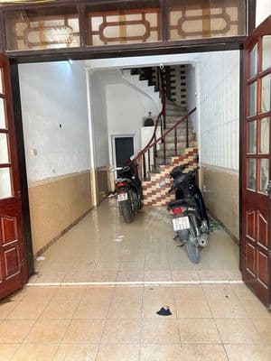100 đại an văn quán ô tô tránh 4 tầng vừa ở vừa kinh doanh