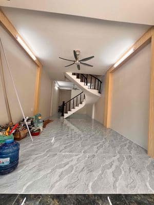 Nhà MT 4PN RỘNG RÃI đường 30m có vĩa hè. Làm VP hoặc kinh doanh ok
