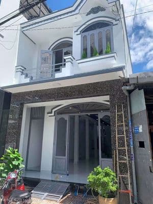 Cho thuê nhà 5x20m 1 lầu y hình hxt ngay eon tân phú