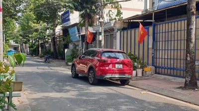 Cho thuê biệt thự mini 8x20 (4pn,sân xe hơi) đường 10m gần chợ Bà Điểm