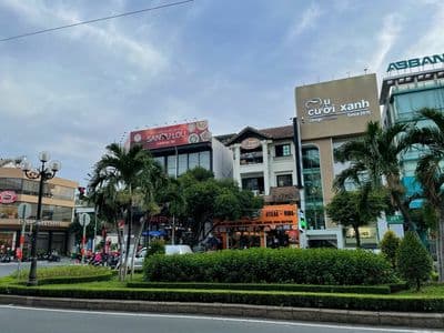 Nhà siêu hiếm ngay phan xích long phố ẩm thực-dt: 18x22m-giá: 100tr