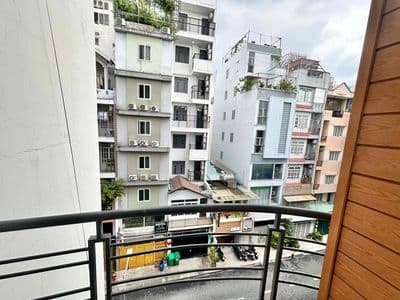 Căn hộ ban công, 1 phòng ngủ tách bếp