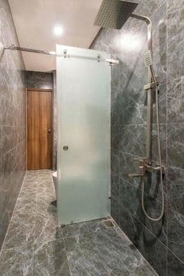 Cho thuê căn hộ có ban công, đầy đủ nội thất – gần biển – sơn trà