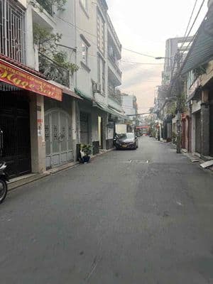Chủ bán gấp nhà hẻm xe tăng - lý thường kiệt - 60m2 - 3 tầng chỉ 8 tỷ