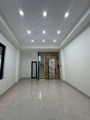 Hơn 10đ - TT Cầu Giấy 40m2 x 6T thang máy, ngõ thông, lô góc 2 thoáng.