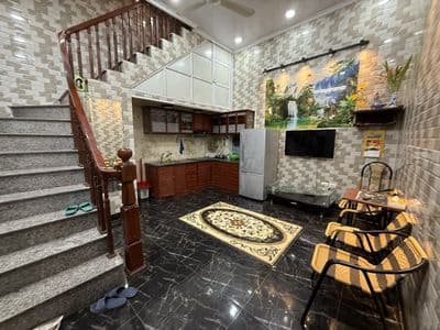 Cho thuê nhà nguyên căn gần mặt hồ tây