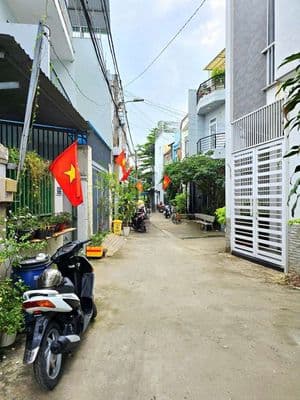 Nhà phố 54m2, ngang 4.2m, 2 tầng, đường ô tô, gần chợ long trường