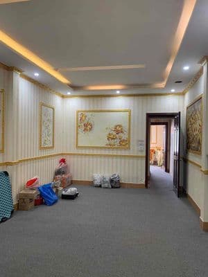 Cho thuê nhà đẹp 1 trệt 3 lầu nguyên căn mặt tiền đường Nguyễn Ái Quố