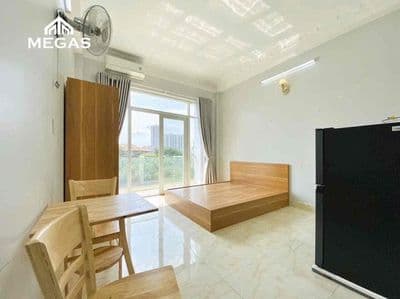 Studio banconl - ánh sáng tự nhiên - full nội thất- đậu ô tô