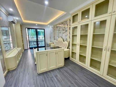 Cầu giấy hơn 19tỷ 62m2 x 8 tầng thang máy - gara oto - k.doanh