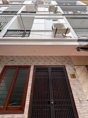 Nhà Ngọc Thụy, ô tô đỗ sát, 7.7 tỷ