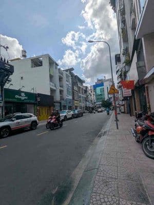 2.4TY có nhà Huỳnh văn bánh 2 tầng sổ nở hậu hẻm xe hơi