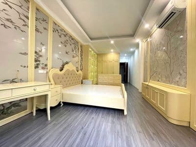 Nhà 8 tầng thang máy sát Hồ Tây, 52m², full nội thất Âu