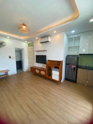 Cho thuê căn hộ 2N1K mặt đường Khương Đình, ô tô đỗ cửa