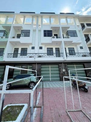Nhà trệt 3 lầu mới cho thuê giá 11tr/tháng