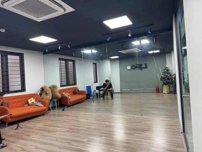 Cho thuê mặt sàn 80m2 phố Vạn Bảo 9tr/thang
