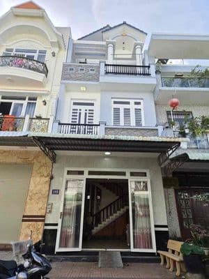 Bán nhà 2 lầu gần siêu thị go ngay kdc hưng phú giá chính chủ