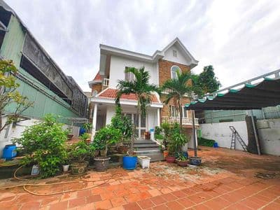 Tòa nhà quy mô lớn, hầm + 2 lầu