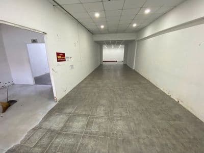 Kho/xưởng 670m2 có điện 3fa nền gạch men, trần la phông, đường tải lớn
