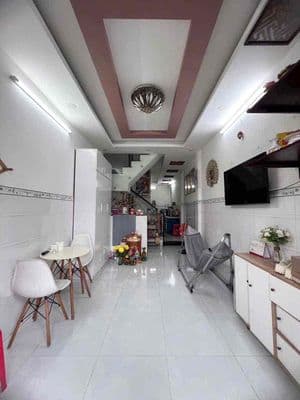 Nhà ngay chợ cầu đồng ngã 4 ga 6,5 triệu