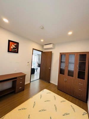 Chung cư Cao Cấp Resgreen Tower 3PN 93m2 giá thuê 15tr/th nhà đẹp.