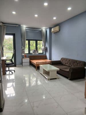 Trống sẵn phòng ban công, máy giặt riêng, khu công viên Tân Quy Đông