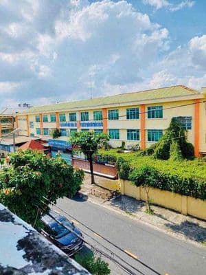 Cho thuê nhà 5phog-xe hơi ngủ đc trog nhà-mt duong số-btđ b-biinh tân