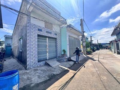 Nhà 1ty250 đức hoà đông gần cổng tân đức