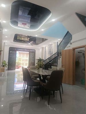 Bán gấp nhà hoà bình ,hem thông xe hơi,dtsd 60m2 khu an ninh ,dân trí
